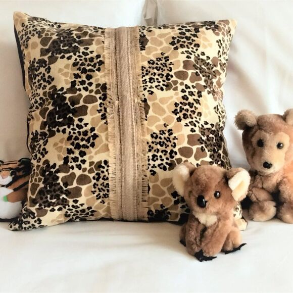 Accent Pillow Animal Print 20 x 20 NEW - Picture 3 of 13